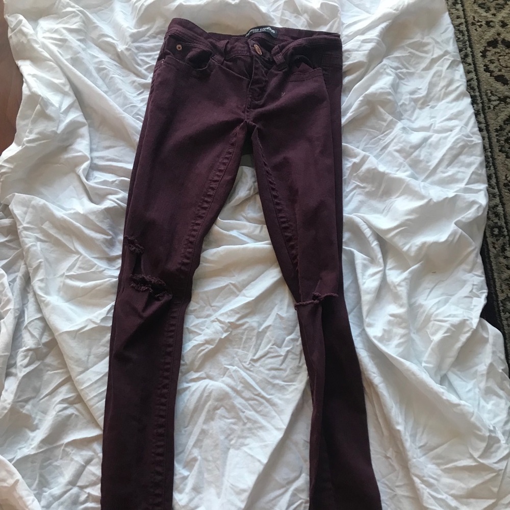 CUTE MAROON RIPPED JEANS